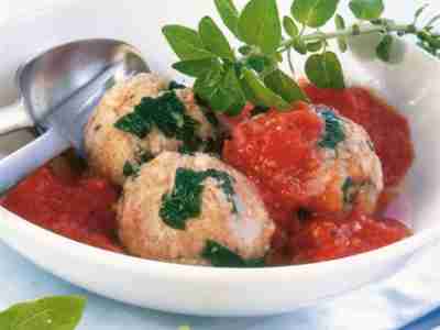 Spinatknödelchen mit Tomatensauce