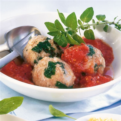 Spinatknödelchen mit Tomatensauce