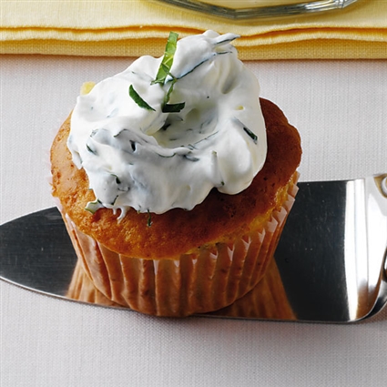 Dattel-Muffins mit Minzesahne