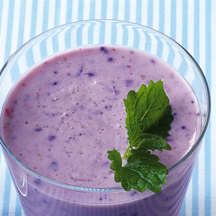 Beeren-Nuss-Milch