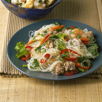 Schneller Glasnudelsalat mit Garnelen