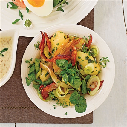 Kartoffelsalat mit Karamellgemüse und Speck