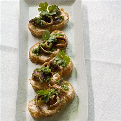 Sardellen in grüner Marinade