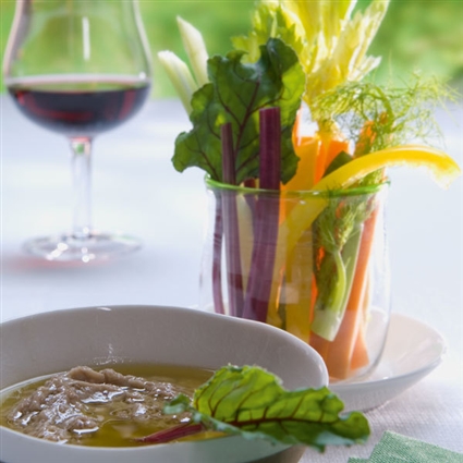Gemüse mit warmer Sardellensauce