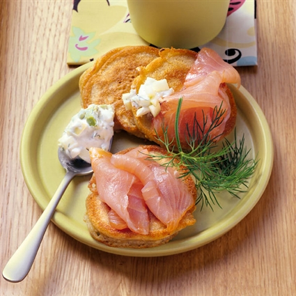 Buchweizenpfannkuchen mit Räucherlachs