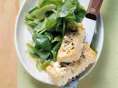 Spinatsalat mit gegrilltem Schafkäse