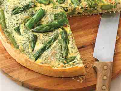 Quiche mit grünem Spargel