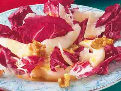 Radicchio-Birnen-Salat mit Walnüssen