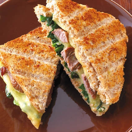 Spinat-Toast mit Lammfilet