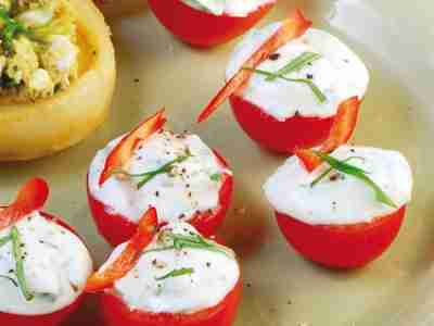 Gefüllte Kirschtomaten mit Ziegenfrischkäse