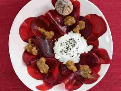 Rote-Bete-Carpaccio mit Feigen-Vinaigrette und Ziegenkäse