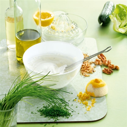 Käsedressing mit Nüssen