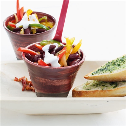 Chilibohnen mit Knoblauchbrot