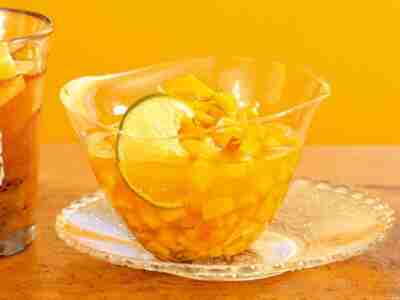 Mangosalat mit Limettensirup