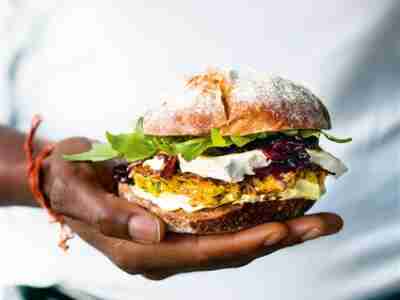Kürbisburger mit Zwiebel-Confit