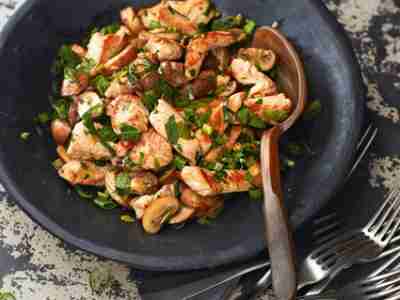 Pilzsalat mit Putenbruststreifen