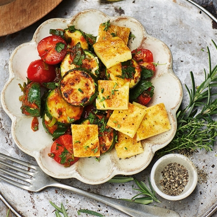 Zucchinisalat mit Omelett-Würfeln
