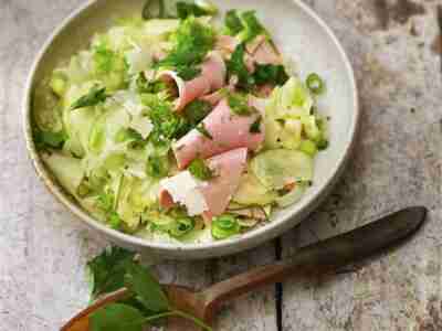 Feiner Wurstsalat in leichter Apfelessig-Vinaigrette