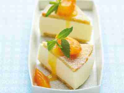 Käsesahnetorte mit Aprikosen-Kompott