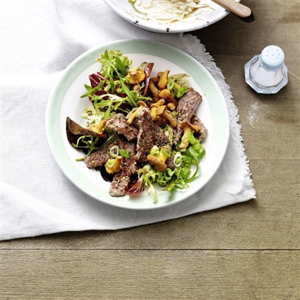 Paleo-Blattsalat mit Steakstreifen