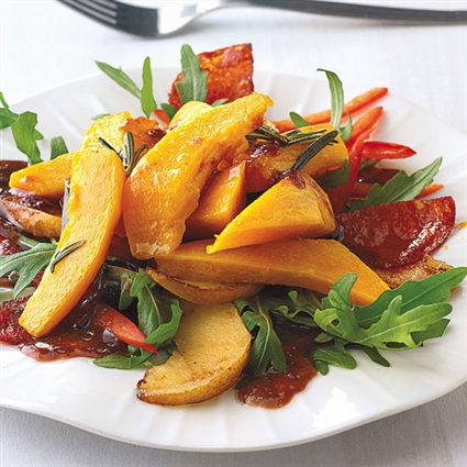 Rosmarin-Kürbis auf Rucola mit Pflaumen-Vinaigrette