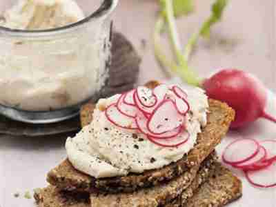 Vollkorn-Bruschette mit Forelle
