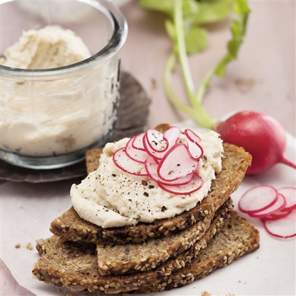Vollkorn-Bruschette mit Forelle
