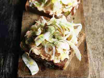 Vollkornbrot mit Lachscreme