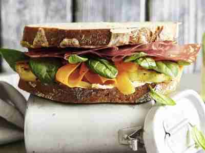 Sandwich mit Chorizo und Ananas