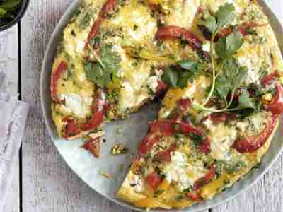 Kräuter-Frittata mit Paprika und Feta