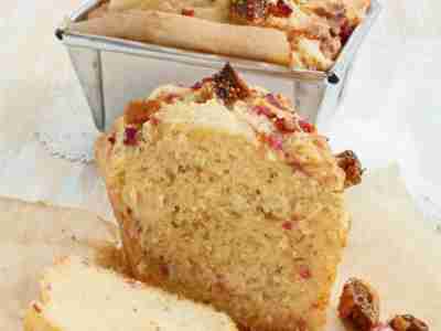 Cake mit getrockneten Pflaumen und Räucherschinken