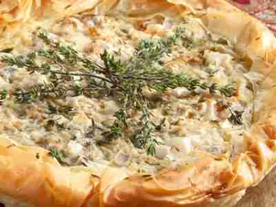 Filo-Tarte mit Tatar und Sherry-Rosinen