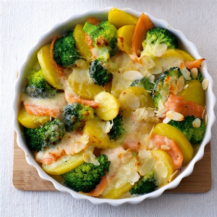 Brokkoli-Räucherlachs-Gratin mit Kartoffeln