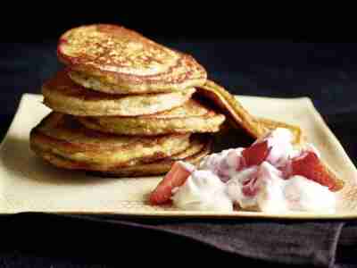 Bananen-Pancakes mit Mandelmus