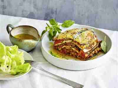 Auberginen-Zucchini-Lasagne mit Linsenbolognese