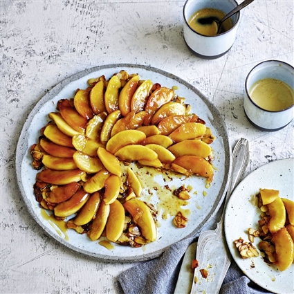 Tarte Tatin mit Mandelblättchenboden