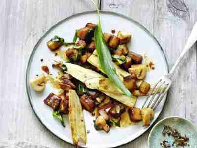 Warmer Auberginensalat mit Champignons und gegrilltem Bambus