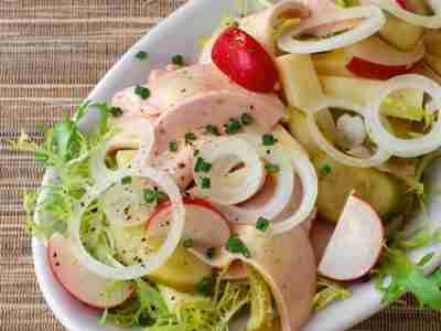 Leichter Schweizer Wurstsalat