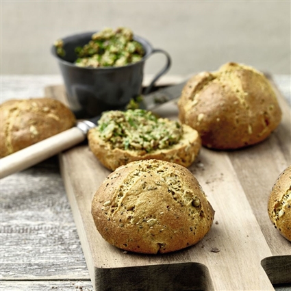 Kernige Brötchen mit Kresse