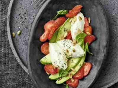 Avocadosalat mit Erdbeeren