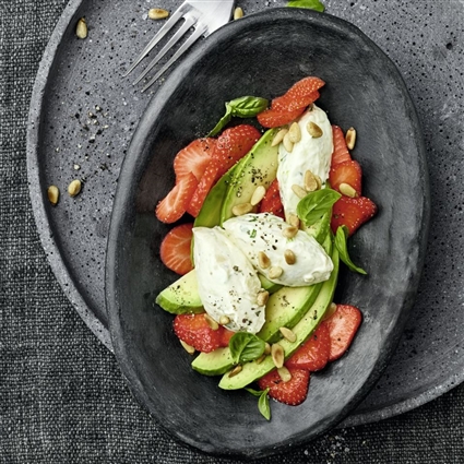 Avocadosalat mit Erdbeeren