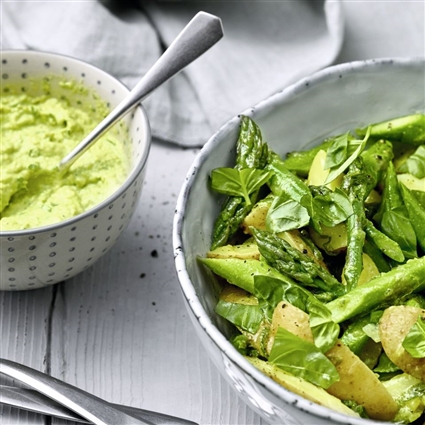 Spargel-Kartoffel-Salat mit Erbsencreme
