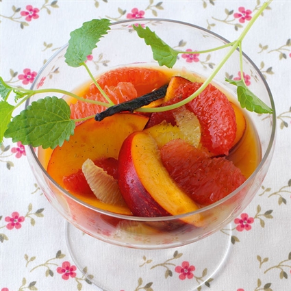 Früchte mit Orangensirup