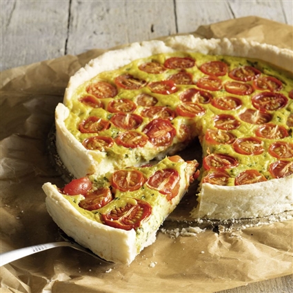 Veganer Seidentofu-Guss auf Tomatenquiche
