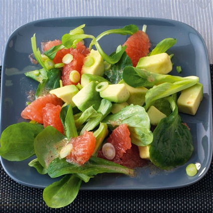 Avocadosalat mit rosa Grapefruit