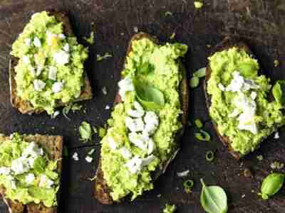 Crostini mit Dicken Bohnen