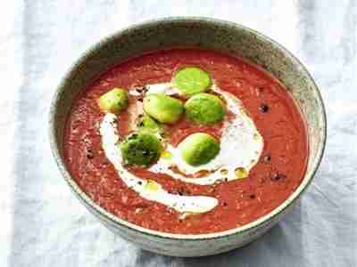 Tomatensuppe mit Avocado