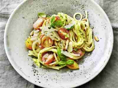 Pasta mit Avocadopesto