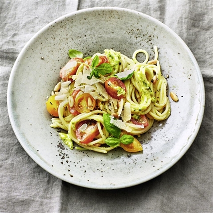 Pasta mit Avocadopesto