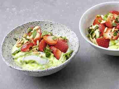 Avocadocreme mit Erdbeeren